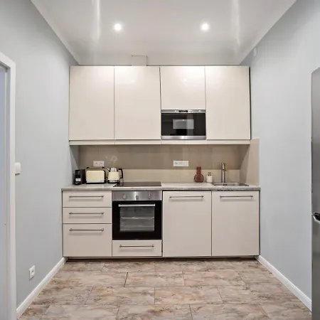 Modern Downtown 2br Steps From Wenceslas Square By Easybnb Premium *